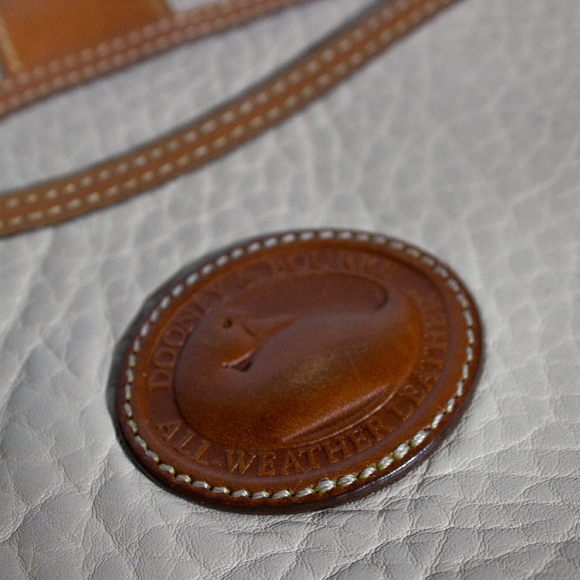 *SOLD* Dooney and Bourke Small Crossbody Bag - Picture 7 of 7